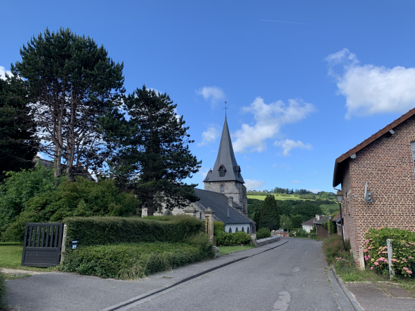 Petit-Appeville, commune de Hautot-sur-Mer, et son église Saint-Rémi.