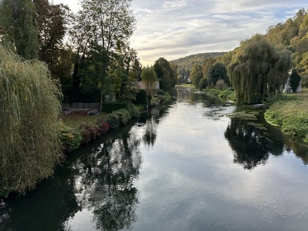 Nous sommes partis de la place Aimée Foucher, et traversons l'Eure par le pont de la rue de la Mairie.