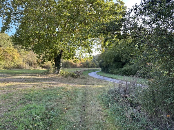 Nous rejoignons les routes qui entrent dans Clef-Vallée-d'Eure.