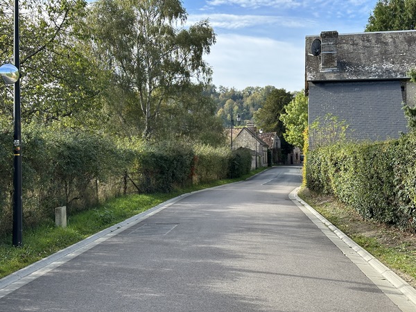 Nous voilà de retour au centre de Cailly-sur-Eure.