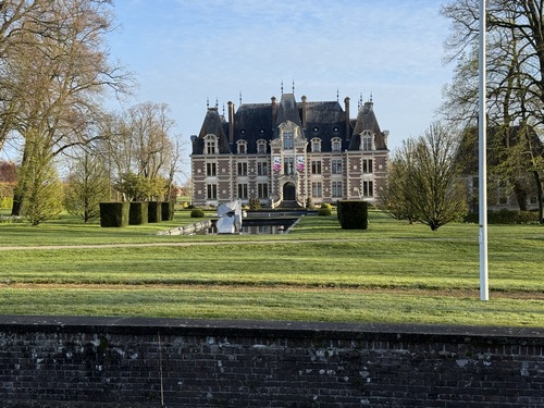 Le château Le Breton (XIXe) est désormais le Centre d'Art Contemporain de la Matmut Daniel Havis.