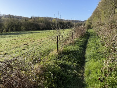 Le GR212 reste plus ou moins proche de la voie verte.