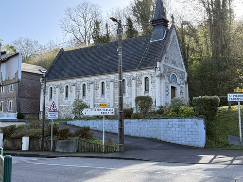 Chapelle Sainte-Thérèse-de-l'Enfant-Jésus au Paulu (1925). Lieu de pèlerinage à Saint-Gilles.