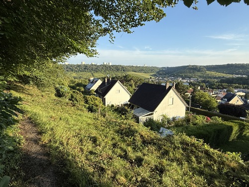 Nous quittons le GR25c momentanément pour aller chercher ce panorama sur Darnetal et la vallée du Robec.