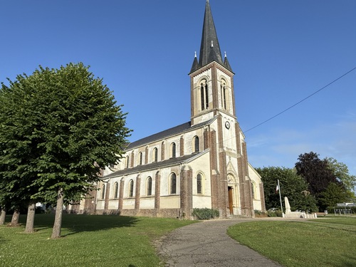 Eglise Saint-Jacques, près de la mairie de St-Jacques-sur-Darnétal.