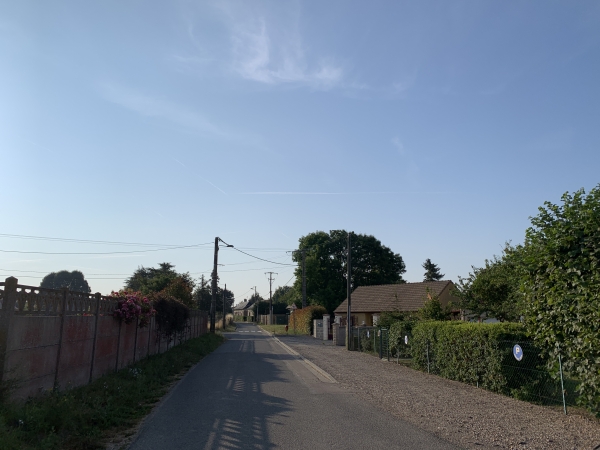 Sans chemin entre le vallon du Mont-Rôti et Gaillardbois, nous avons dû suivre la route de Gaillardbois sur un peu plus d'un kilomètre. Nous entrons dans Gaillardbois (Commune du Val d'Orger).