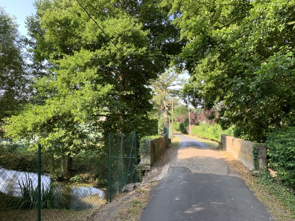 Nous arrivons au Pont-de-Pierre de Ménesqueville, cette très belle randonnée se termine.