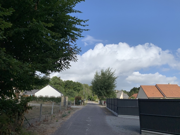 Nous traversons le hameau de Fine Mare en direction du bois d'Aubigny.