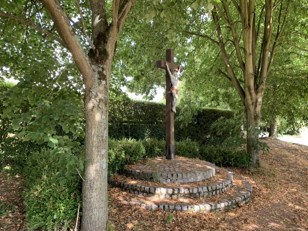 Calvaire au croisement du chemin du Calvaire et de la route de l'Estuaire.