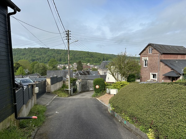 Nous entrons dans le Houlme par la rue Audière.