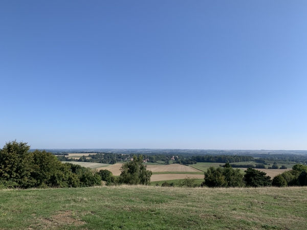 De la table d'orientation, nous voyons le Pays-de-Bray autour de Brémontier-Merval et, au loin, les collines de l'Epte.