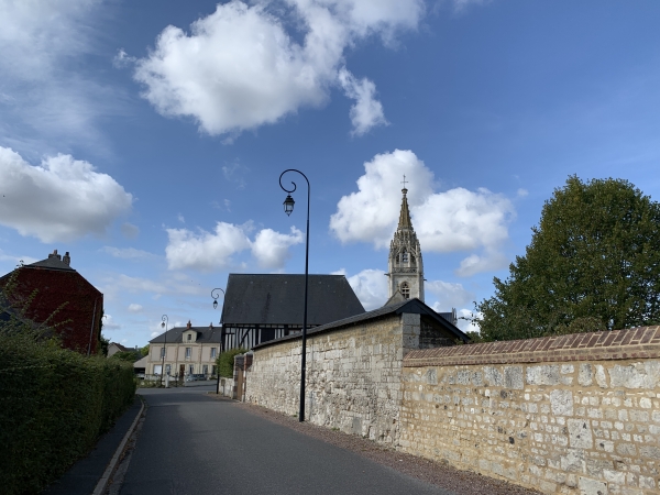 Nous voilà de retour au centre de Norville.