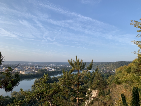 Vue sur la vallée de la Seine et Cléon.