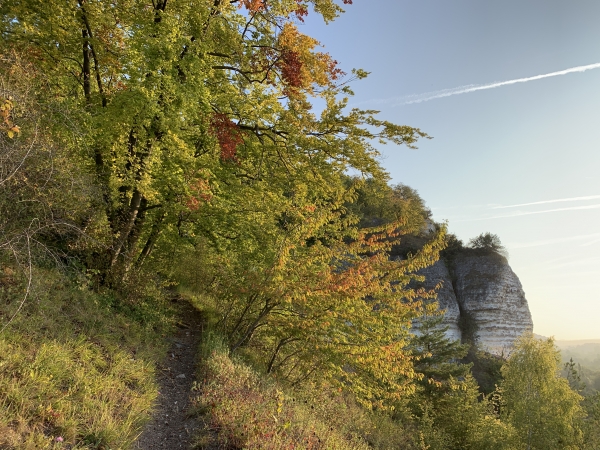 Nous arrivons en vue de la Roche Fouet, sur laquelle avait été bâtie une forteresse de Richard Coeur de Lion.
