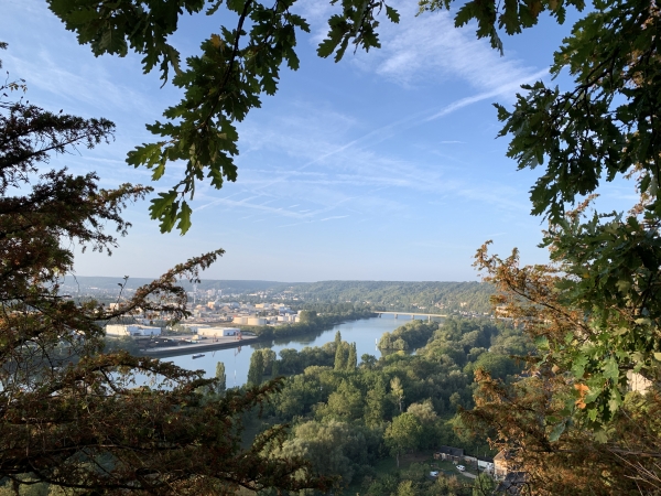 Vue sur la Seine depuis la Roche Fouet. On comprend bien l'intérêt de l'emplacement du château Fouet.