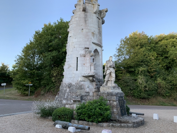 Pendant la guerre franco-allemande, en décembre 1870 - janvier 1871, les gardes mobiles, pourtant très inférieurs en nombre, parvinrent à tenir tête, dans le château, aux 20 000 Prussiens d'Edwin von Manteuffel qui avaient franchi la Seine sur la glace. En 1901, un monument aux morts a été érigé et inauguré par l'écrivain normand Jean Revel, qui prit part aux affrontements, en présence du général André, ministre de la Guerre.(Wikipedia)