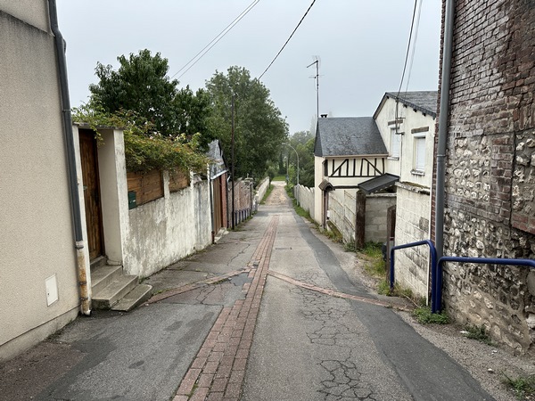 Nous descendons l'impasse Léon Gambetta pour rejoindre la voie verte.
