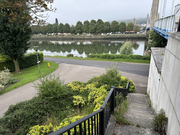 Nous quittons le pont pour rejoindre le Chemin de Halage.