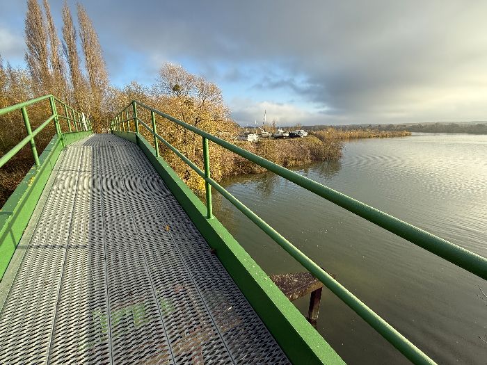 Vue sur le lac de Venables depuis la passerelle.