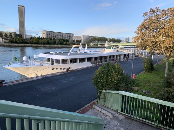Partis de l'île Lacroix, nous descendons le pont Corneille vers le quai de Paris.