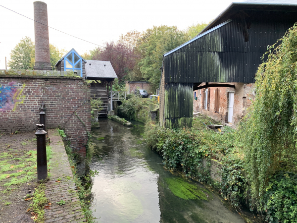 Moulin Saint-Paul. Moulin à couteaux, forge, puis moulin à garance pour la teinturerie, il devient une filature au XIXe siècle. Il est désormais propriété de la ville de Darnetal.