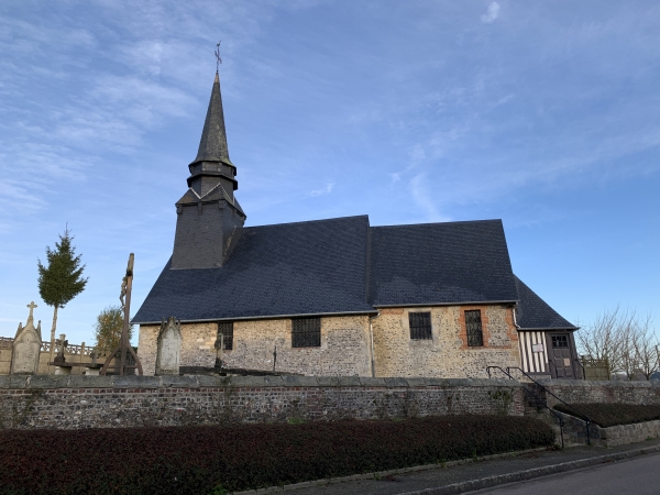Grugny, l'église Sainte-Avoye (XIIIe XVIIe). Restée très longtemps sous le patronage des comtes de Clères, elle était autrefois dédiée à la Sainte Trinité. Avoye était une jeune noble sicilienne, compagne de Sainte Ursule. En voyage vers la Bretagne, leur convoi fut attaqué par un groupe de Huns. Ursule fut tuée et Avoye capturée. Dans l'église, une statue du XVIe siècle représente Sainte Avoye enfermée dans une tour crénelée. Au-dehors, la Vierge apporte à la captive du pain et de l'eau.