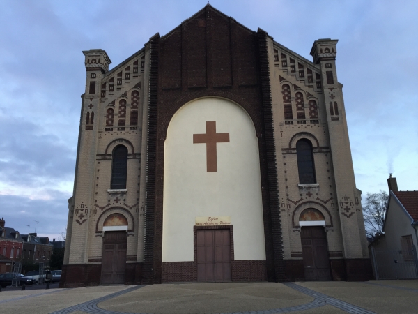 L'église Saint-Antoine du Petit-Quevilly a été construite à la fin du XIXe siècle. Par son aspect de bâtiment industriel et les peintures qu'elle renferme, l'église est inscrite sur la liste supplémentaire des monuments historiques.