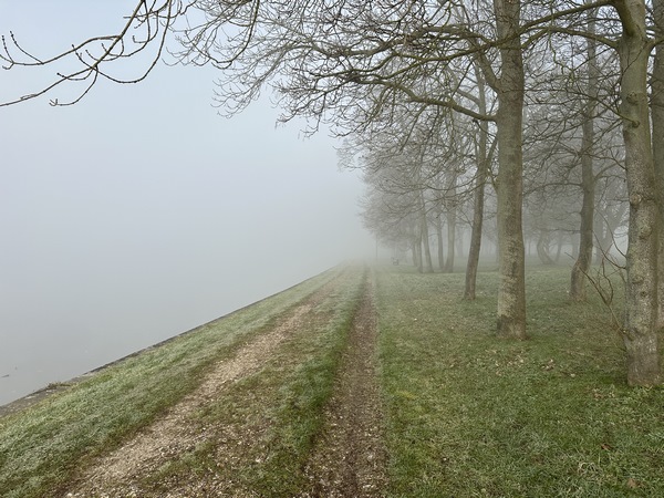 Ce n'est pas aujourd'hui que nous verrons la Seine. Elle est là, juste à gauche.