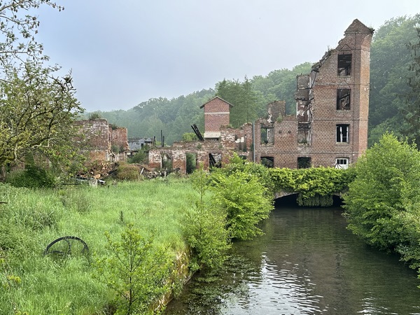 Blainville-Crevon, ancien moulin sur le Crevon. (Voir le moulin avant son incendie dans l'album de la rando, répertoire 2020)