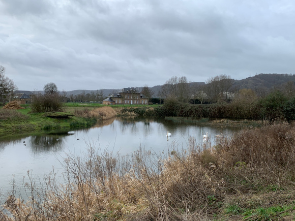 Nous arrivons aux Îles, nous allons bientôt quitter le bord de Seine.