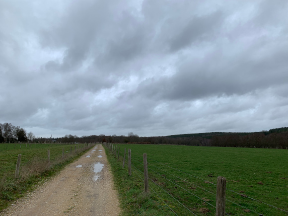 Nous suivons la Voie Portier, ancien accès de la presqu'île.