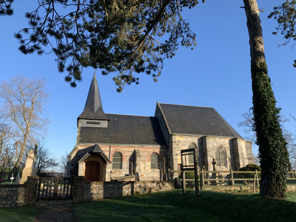 Nous arrivons au Hameau de l'Eglise. Ce hameau, qui dépend de Butot-Vénesville, n'est constitué que de 4 ou 5 maisons, mais elles possèdent leur église, l'église Notre-Dame (XVIe XVIIe).