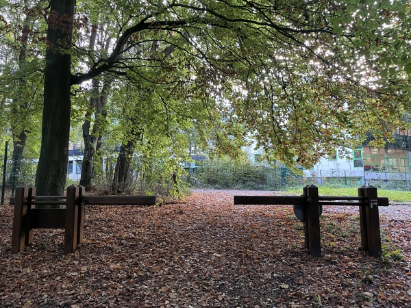 A proximité des bâtiments universitaires de Mt-St-Aignan, nous devons quitter, provisoirement, les chemins pour suivre la piste cyclable du Bd Siegfried.