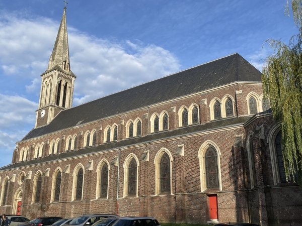 Nous retrouvons l'église Saint-Martin (XIXe), près de laquelle nous sommes garés.