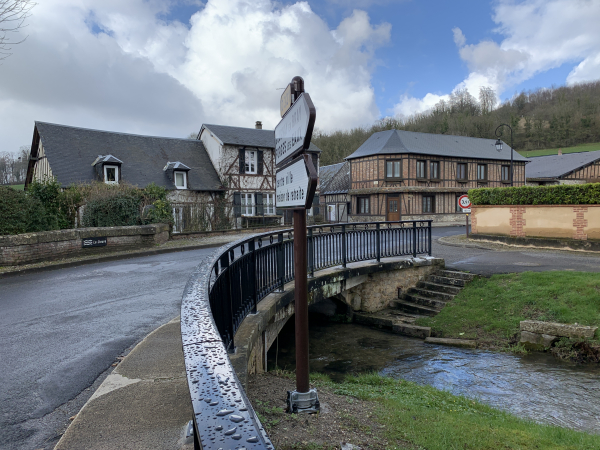 Nous traversons la Lieure pour retrouver notre point de départ.