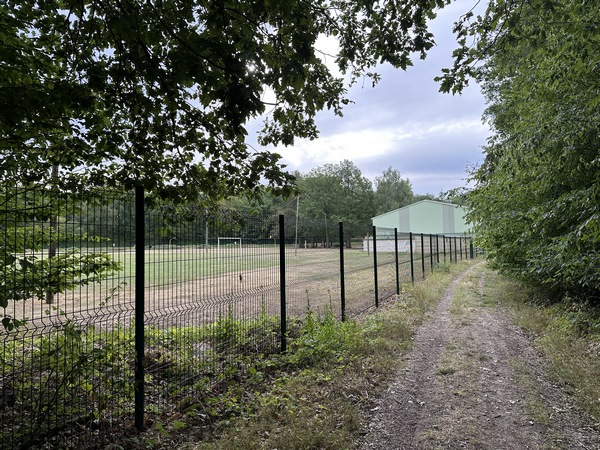 Nous longeons le parc de jeux de Huest.