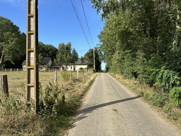 Le Chemin des Armalots se termine en petite rue avant de rejoindre la rue de Nétreville.