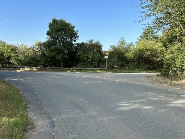 Nous suivons la rue de Nétreville, et la quittons ici à droite pour rejoindre la rue de la Censurière.