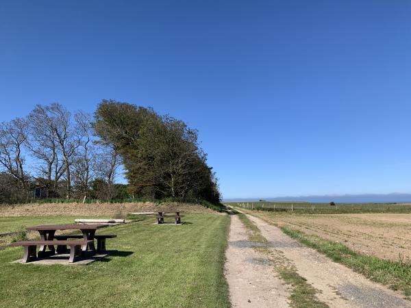 Le GR21 longe le village d'Eletot, qui offre ici une aire de pique-nique.