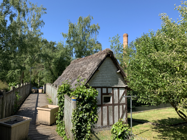 Nous traversons la Risle en direction du parking.