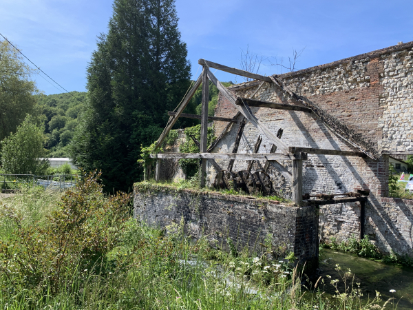 L'ancien moulin à eau de Sainte-Gertrude a triste mine.