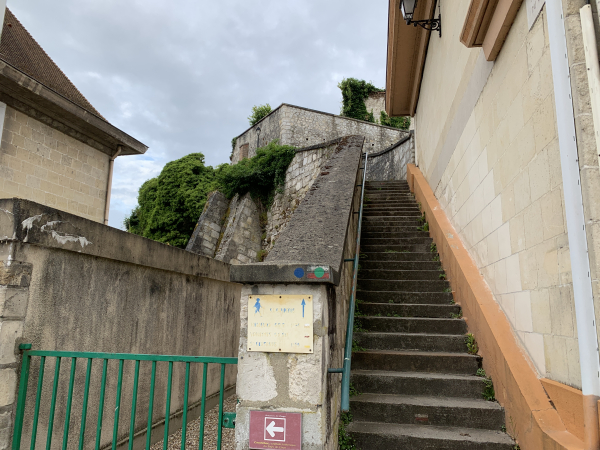 Nous montons sur le Calidu. C'était un oppidum, un camp fortifié de talus et fossés, depuis l'âge de bronze.