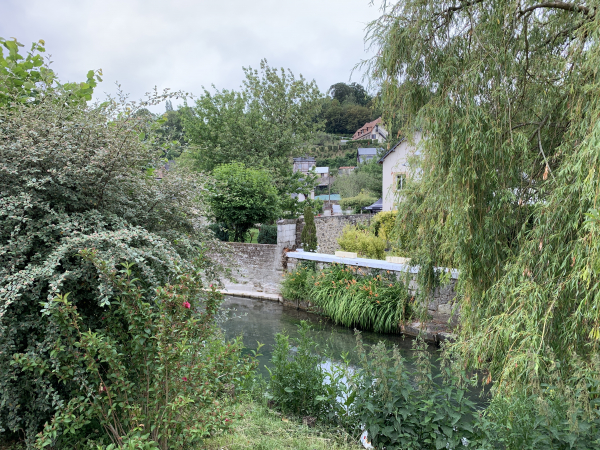 L'Ambion et la Sainte-Gertrude coulent en parallèle, à quelques mètres l'une de l'autre. Ici, c'est l'Ambion.