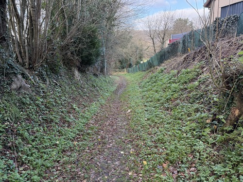 Rapidement, nous retrouvons les chemins (très peu de goudron sur ce circuit), pour descendre vers la Fontenelle.