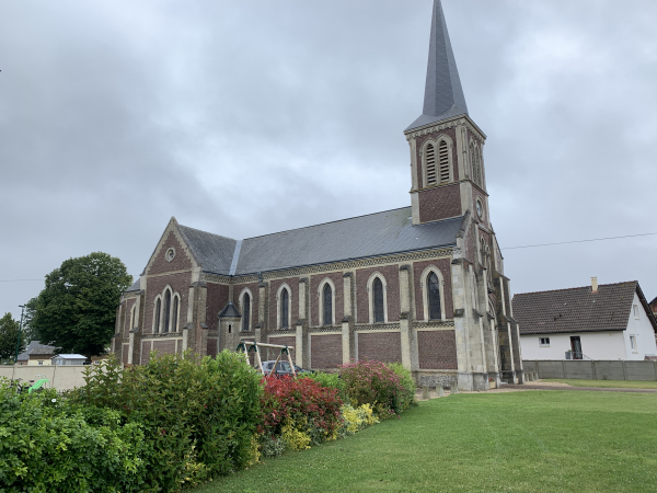 Nous voilà de retour devant l'église Saint-Clair, ravis de ce petit circuit.