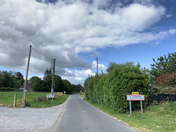 Après 800m sur la D110, nous entrons dans Le Veraval, hameau de Hautot-le-Vatois.