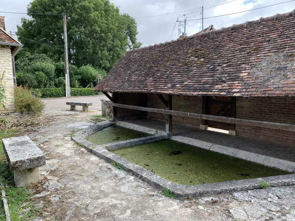 Le vieux lavoir du Bosc-Roger.