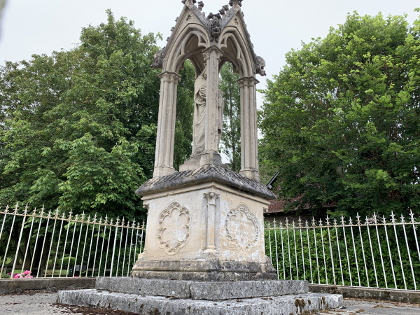 Oratoire à l'entrée de Hautot-Saint-Sulpice, dédié à Marie Auxiliatrice (secours des chrétiens).