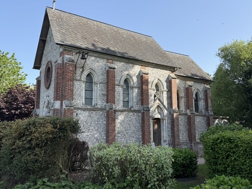 Au lieu-dit Alvimbuc, voici la chapelle Saint-Gilles (XIXe). Elle succède à un oratoire construit par les seigneurs de Houdetot.