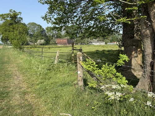 Le chemin du Calvaire est le dernier chemin de cet itinéraire, il débouche directement à l'entrée d'Autretot.